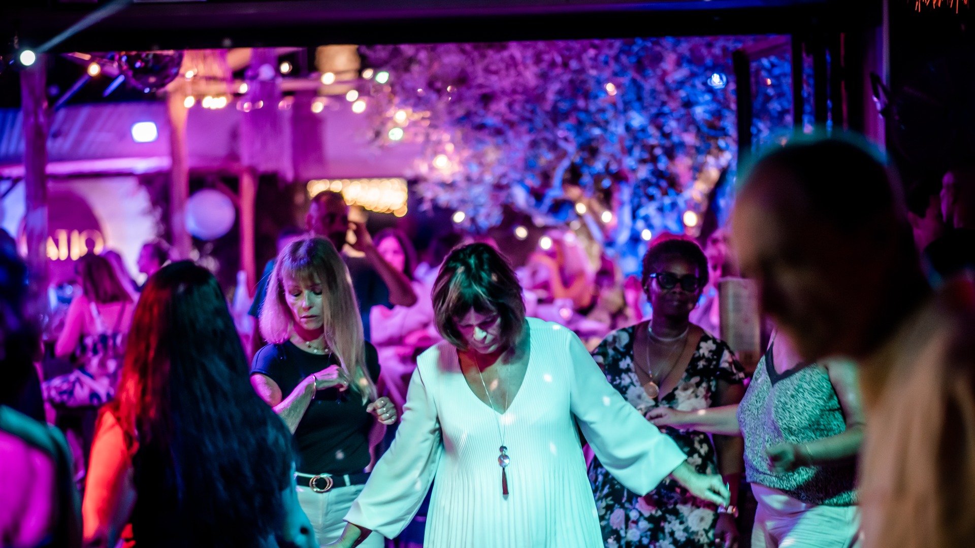 Bachata tous les lundis au Patio de Lattes : un cours, puis la soirée avec Tyssie